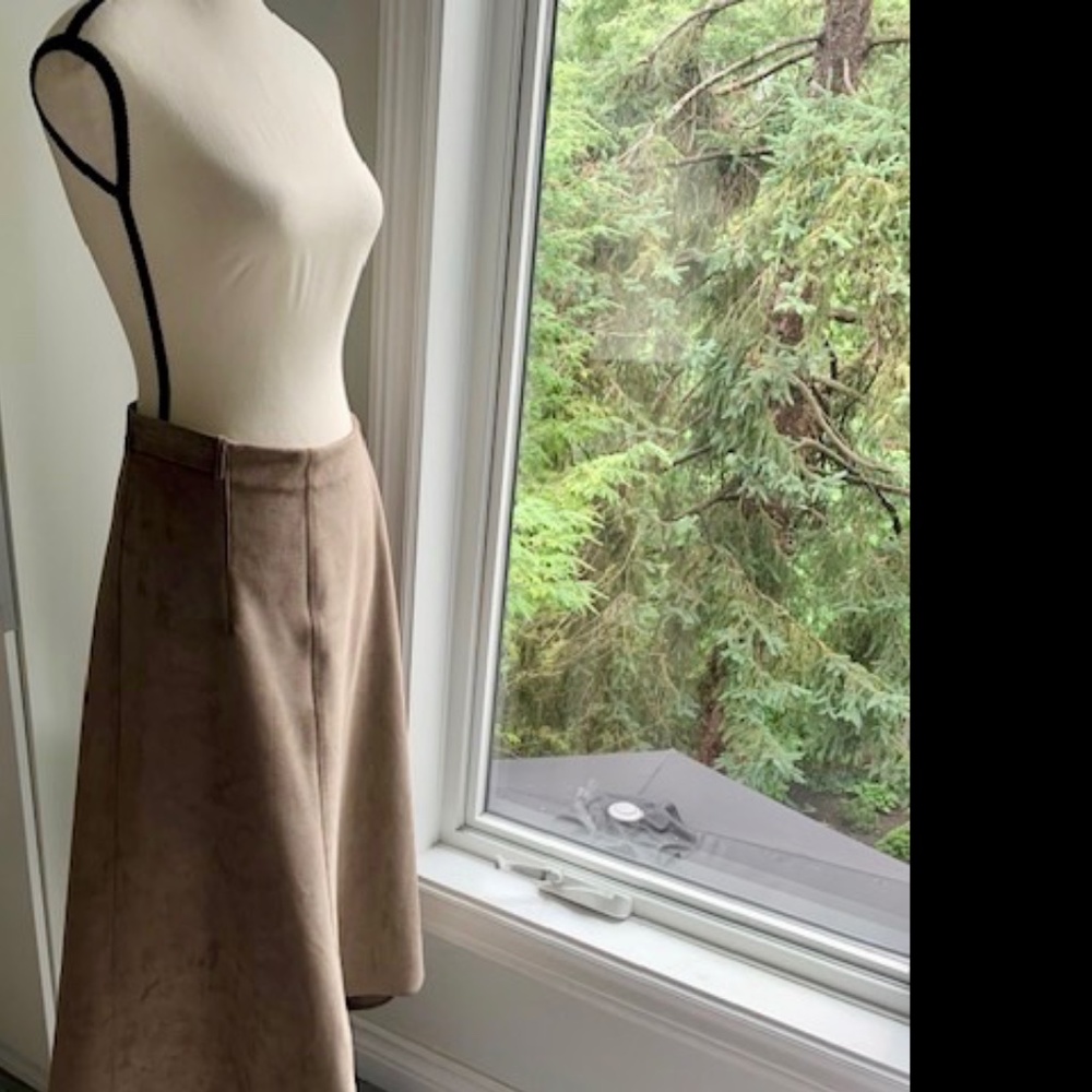 Aritzia, 1-01 Babaton faux suede long A line skirt excellent US6